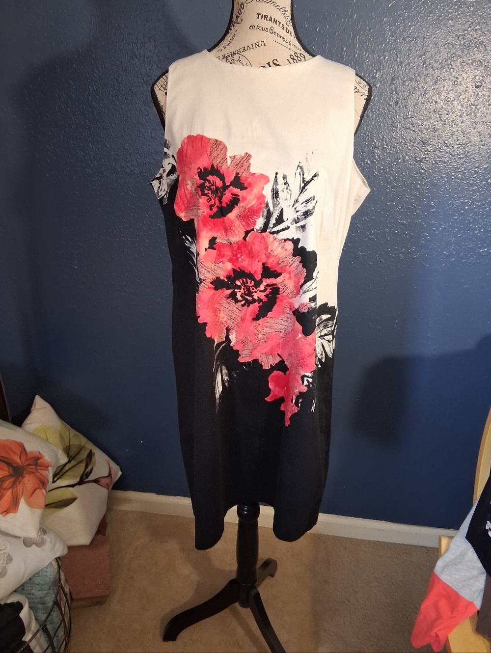 New York & Company White Lined Dress with Vibrant Floral Sz 12